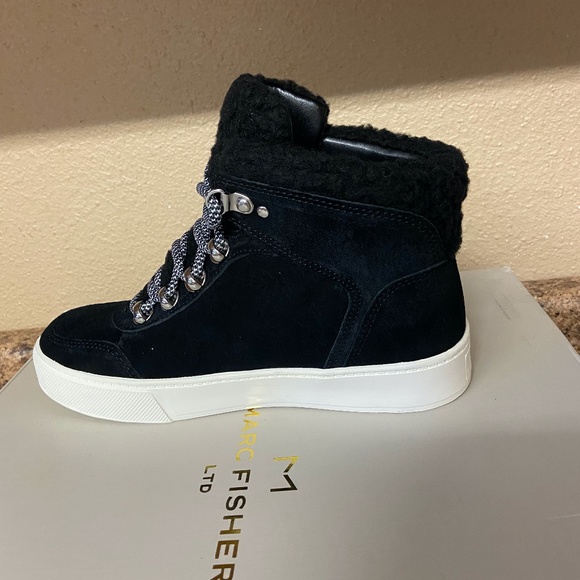 NEW Marc Fisher Women's Summa HIGH TOP Sneaker BLACK SUEDE FAUX FUR NIB Size 5 - Picture 4 of 5